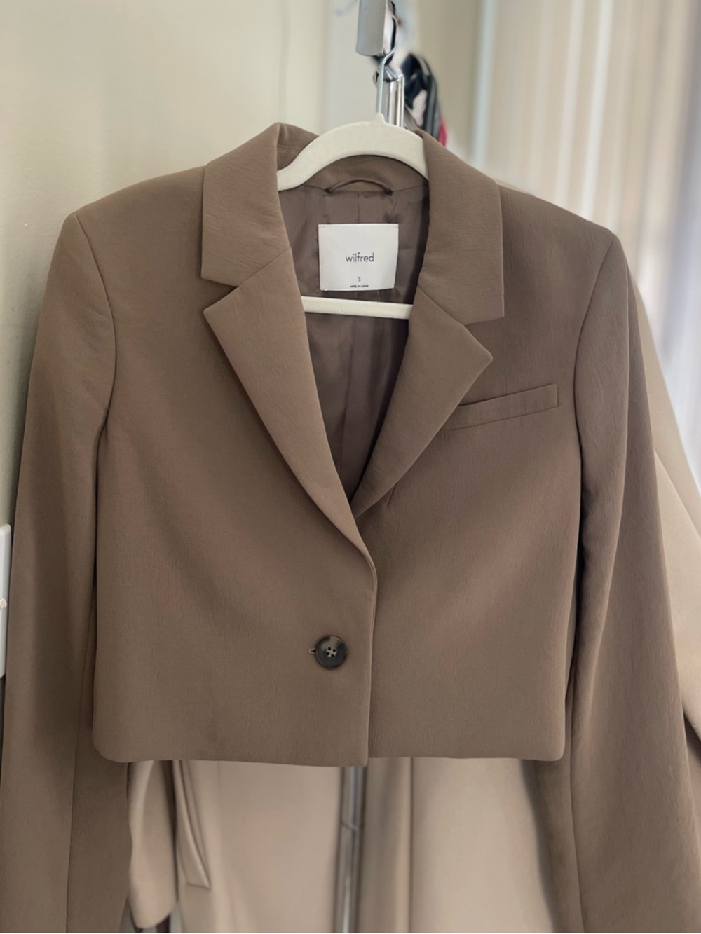 Aritzia- Wilfred Cropped Blazer in Taupe Brown